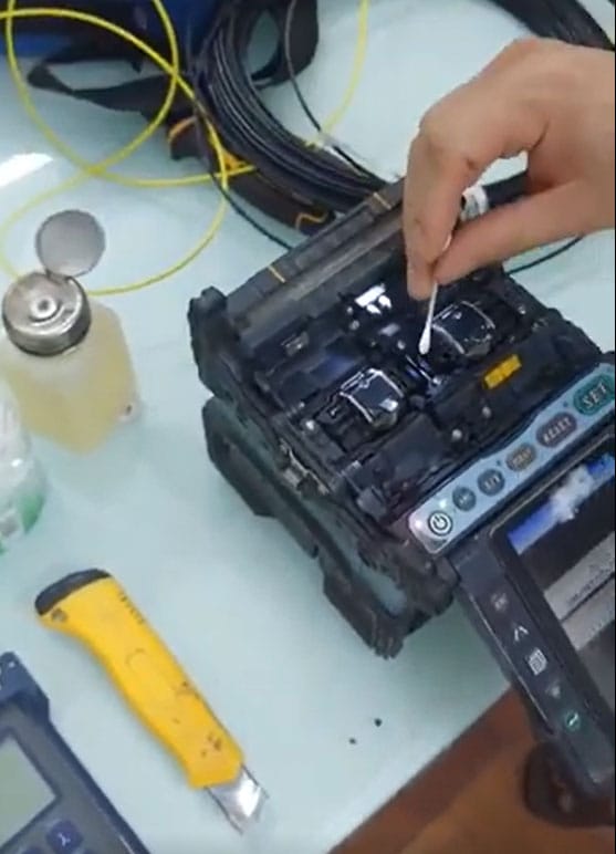 Hướng Dẫn Làm Sạch V Máy Hàn Cáp Quang Lh 0933668915 Hướng Dẫn Làm Sạch V Máy Hàn Cáp Quang