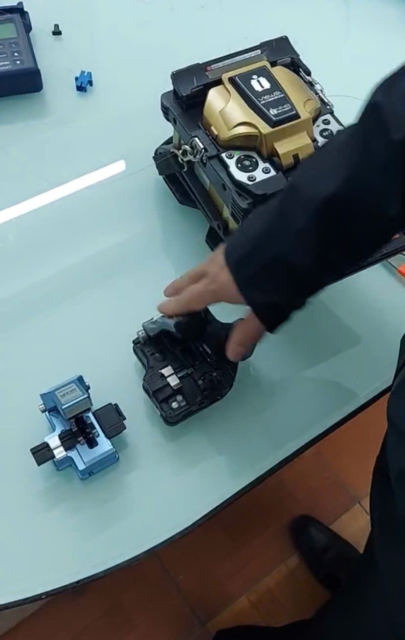 So Sánh Dao Cắt Sợi Quang Ct50 Và Mt09