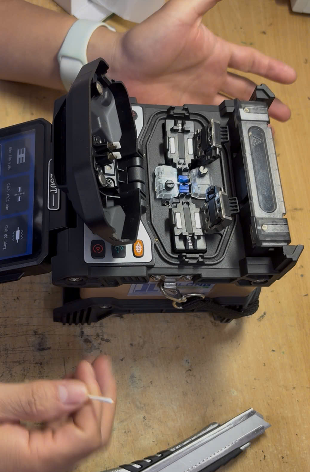 Hướng Dẫn Làm Sạch V Máy Hàn Jilong 280T Hướng Dẫn Làm Sạch V Máy Hàn Jilong 280T